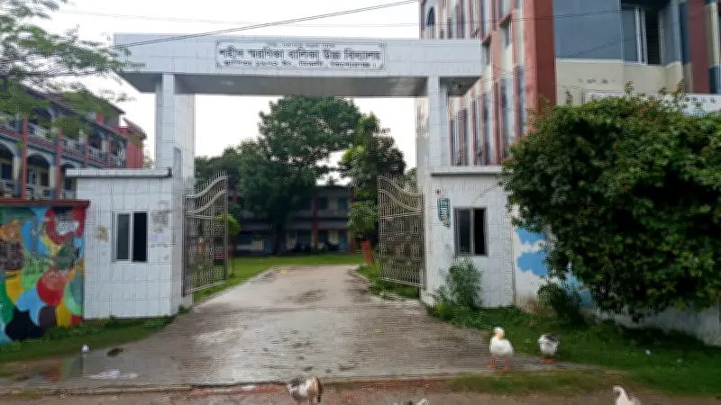 নিকলীতে দুর্যোগপূর্ণ আবহাওয়ায় এসএসসি পরীক্ষা এক ঘণ্টা পিছিয়ে