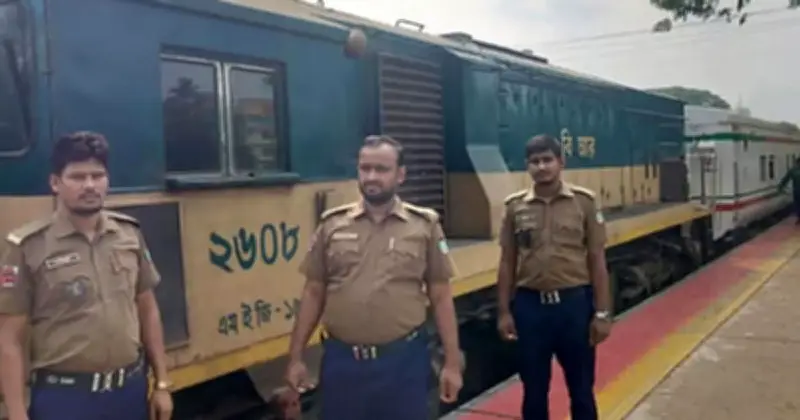 ফেনী রেলস্টেশনে চট্টলা এক্সপ্রেসের ইঞ্জিনে আগুন, আহত ১