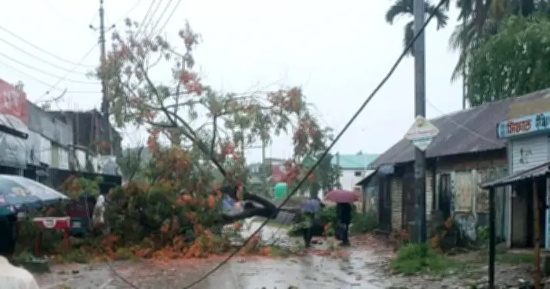 ব্রাহ্মণবাড়িয়ায় কালবৈশাখী ঝড়ে ব্যাপক ক্ষতি, পরীক্ষার্থীরা বিপাকে