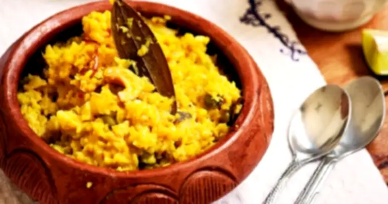 বৃষ্টি আর খিচুড়ির অমোঘ সম্পর্ক: শুধু খাবার নয়, এক অনুভূতি