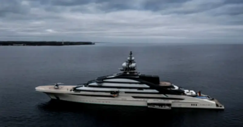 পুতিনের ঘনিষ্ঠ মিত্রের বিলাসবহুল ইয়ট হরমুজ প্রণালি পাড়ি দিয়েছে