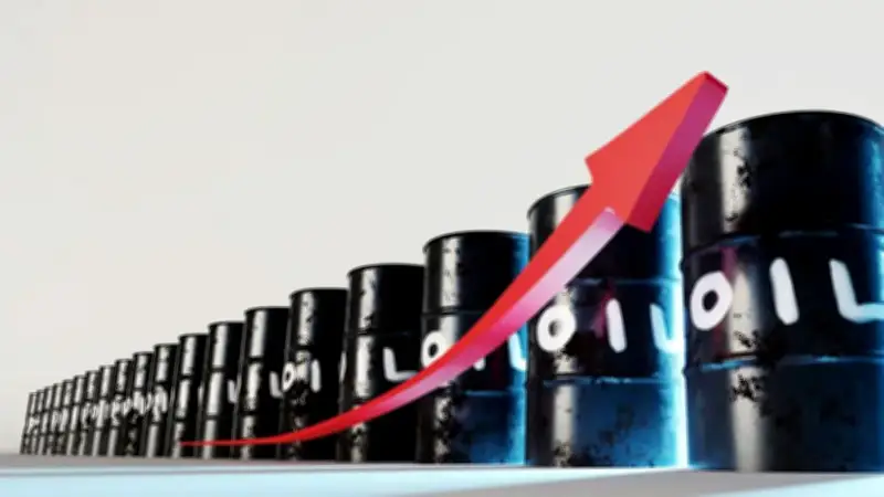 বিশ্ববাজারে তেলের দাম বেড়েছে ৩%, পুতিনের কাছে খামেনির বার্তা