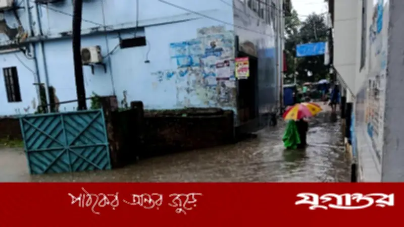 ভয়াবহ ‘মেঘ বিস্ফোরণে’ বিপর্যস্ত ফেনীর জনজীবন