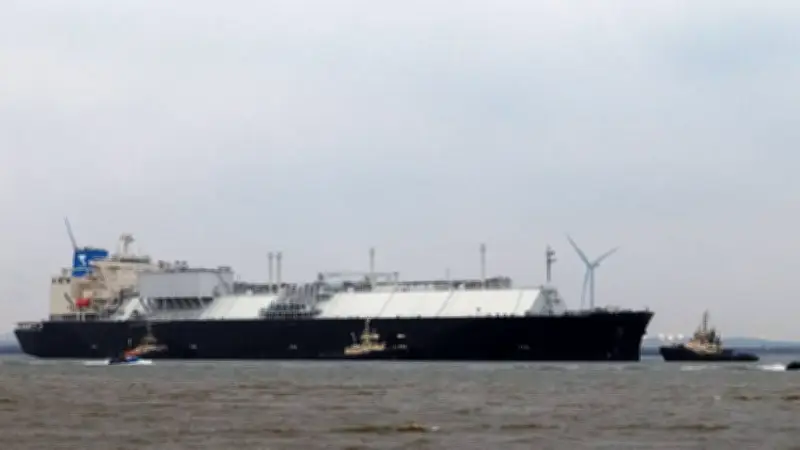 যুদ্ধ শুরুর পর প্রথমবার হরমুজ অতিক্রম করলো এলএনজি ট্যাংকার