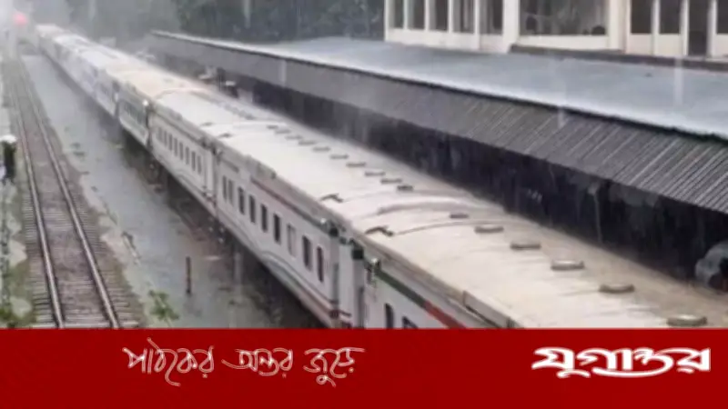 চট্টলা এক্সপ্রেসের ইঞ্জিনে ত্রুটি, ৭০০ যাত্রী ৫ ঘণ্টা আটকা