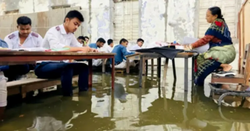 টানা ভারী বৃষ্টিতে কুমিল্লা নগরী জলাবদ্ধ, এসএসসি পরীক্ষার্থীরা চরম ভোগান্তিতে
