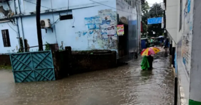 ফেনীতে টানা বৃষ্টিতে জলাবদ্ধতা, চরম ভোগান্তি