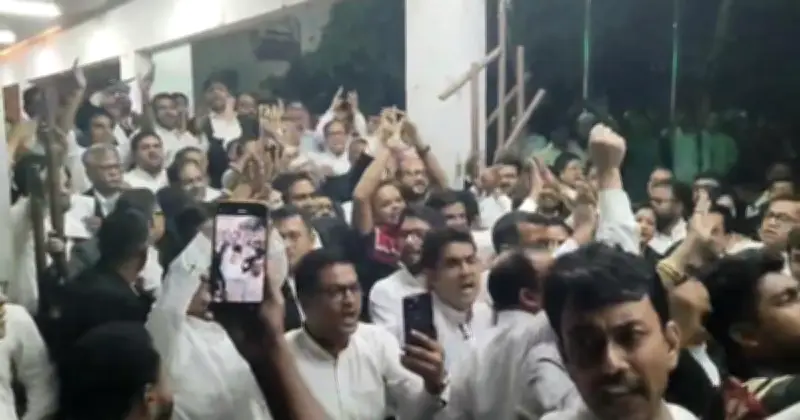 আওয়ামীপন্থি আইনজীবীদের বিক্ষোভ মিছিল ও সমাবেশ