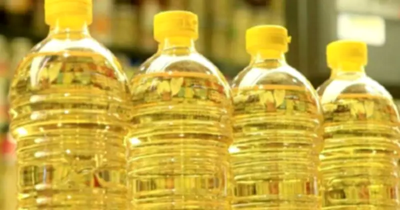 বাজারে সয়াবিন তেলের সরবরাহ সংকট, আমদানি অর্ধেকে নেমেছে