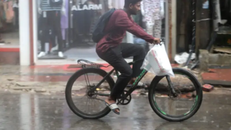 বৃষ্টিতে ভিজল সিলেট নগরী, ব্যস্ত সময় পার করলেন নগরবাসী