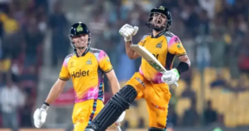 পিএসএলে বাবর আজমের রেকর্ডগড়া সেঞ্চুরি, ফাইনালে পেশোয়ার জালমি