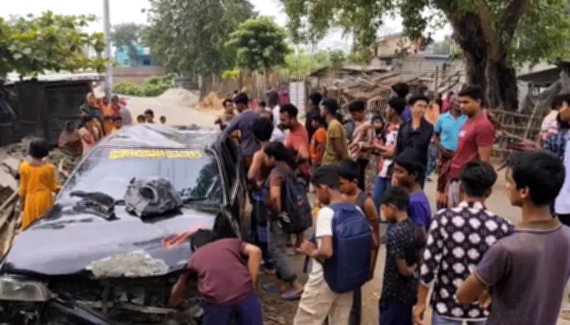 মেহেরপুরে প্রাইভেট কার দেয়াল ভেঙে ঘরে ঢুকে, আটক ১