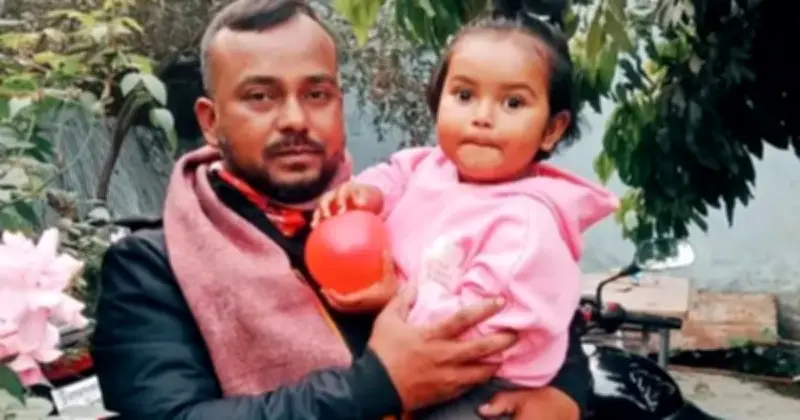 রাজবাড়ীতে বজ্রপাতে যুবকের মৃত্যু, কোলে থাকা শিশু অলৌকিকভাবে বেঁচে গেল