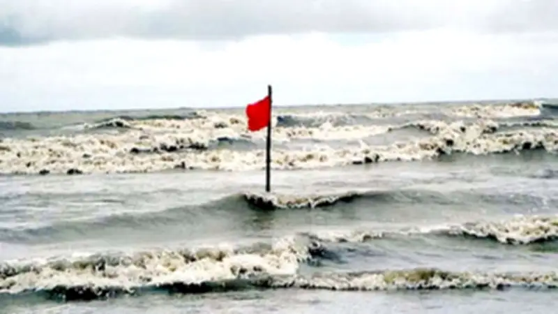 চার সমুদ্রবন্দরে ৩ নম্বর সতর্ক সংকেত, বন্যায় ৫ জেলায় শঙ্কা