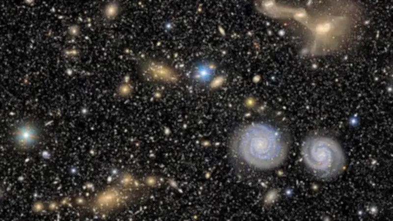 মহাকর্ষীয় লেন্সিং: মহাবিশ্বের আলো বাঁকানোর অদ্ভুত ঘটনা