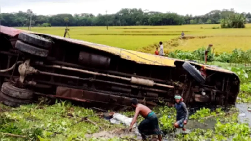 গোপালগঞ্জে বাস খাদে পড়ে ২০ আহত, স্কুলছাত্রী হত্যায় গৃহশিক্ষকের মৃত্যুদণ্ড