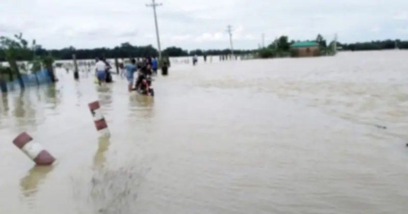 ভারী বৃষ্টিতে চার নদীর পানি বিপদসীমার ওপর, বন্যার শঙ্কা