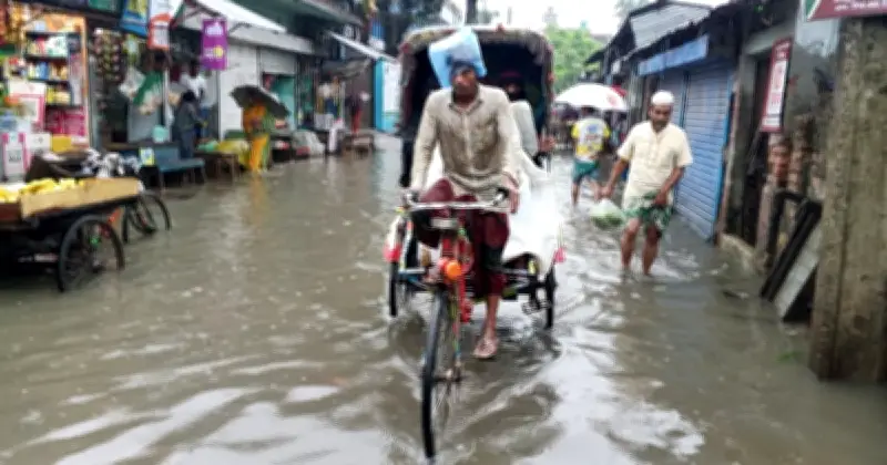 বরিশালে ভারি বৃষ্টি, জলাবদ্ধতায় দুর্ভোগ