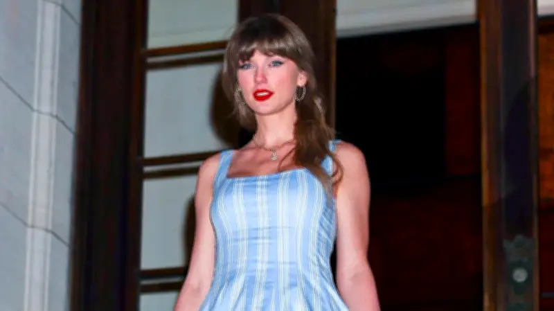 হাল ফ্যাশনের নতুন সেলিব্রিটি লুক প্রকাশ