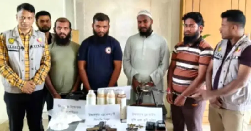 ঢাকায় ডিবির অভিযানে গ্রেফতার ৪ জঙ্গি, উদ্ধার অস্ত্র ও ড্রোন