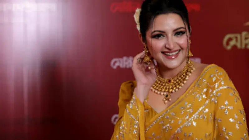 তারকাদের শাড়ির সাজে বৈচিত্র্যময় আভিজাত্য