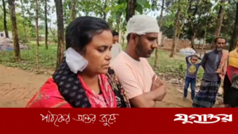 স্বামীর মাথা ফাটিয়ে স্ত্রীর কান ছিঁড়ে ডাকাতি