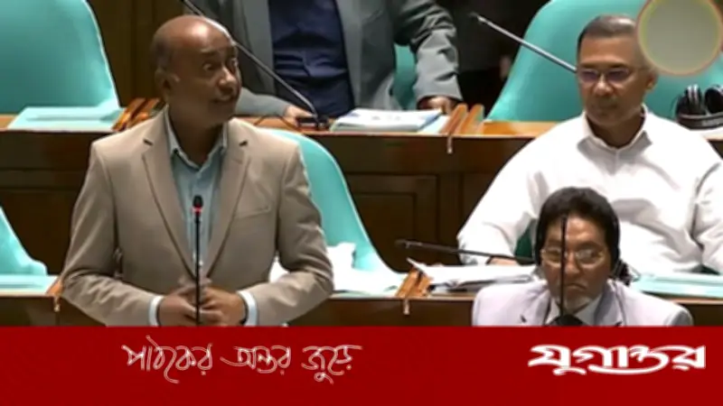 সংসদে শৃঙ্খলার নজির: নিজ আসনে না গিয়ে পেছনে বসলেন প্রধানমন্ত্রী