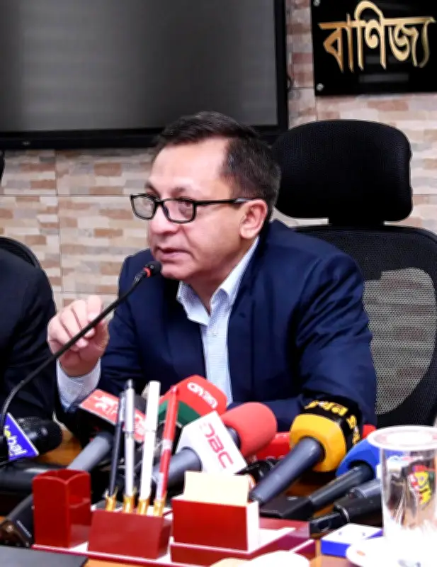 তেলের দাম কমলে দেশের বাজারেও কমানোর প্রতিশ্রুতি বাণিজ্যমন্ত্রীর