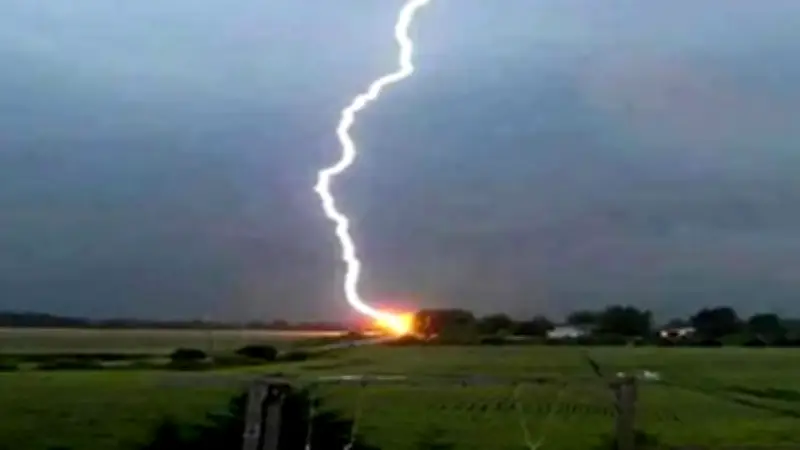 বজ্রপাতে যুবকের মৃত্যু, পুলিশ প্রত্যাহার, তিন ক্রিকেটার নিষিদ্ধসহ একাধিক ঘটনা