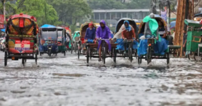 সারাদেশে ভারী বৃষ্টিতে জলাবদ্ধতা ও বন্যার শঙ্কা