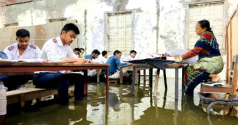 কুমিল্লায় বন্যার পানিতে পরীক্ষা, বোর্ডের কক্ষ স্থানান্তর