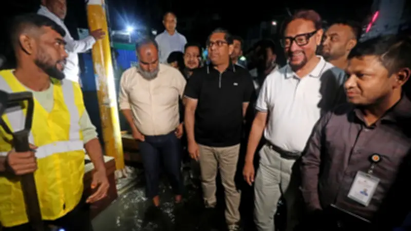 প্রবর্তক মোড়ে প্রতিমন্ত্রী: 'চট্টগ্রাম পানির ওপর ভাসছে না'