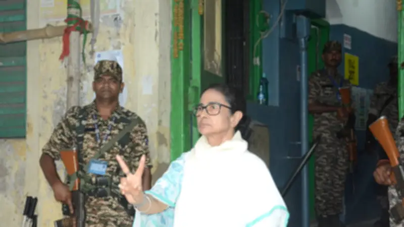 পশ্চিমবঙ্গে দ্বিতীয় দফার ভোট শেষ, নজর ভবানীপুরে