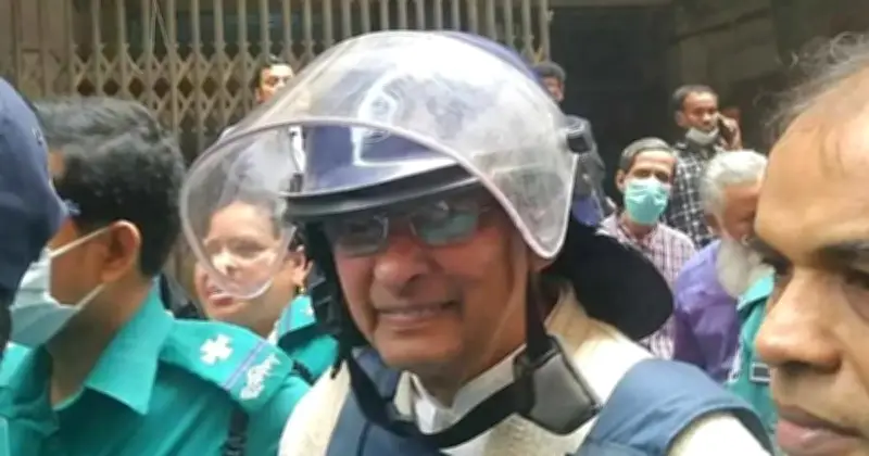 ইনুকে হাজতে নেওয়ার পথে শৃঙ্খলাভঙ্গ: দুই কনস্টেবলের বিরুদ্ধে ব্যবস্থা নিতে ডিএমপিকে চিঠি