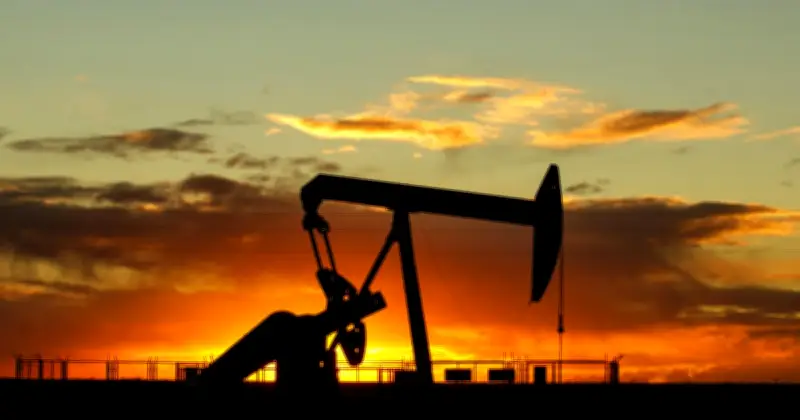 তেলের দাম চার বছরের উচ্চতায়, শেয়ারবাজার দরপতন