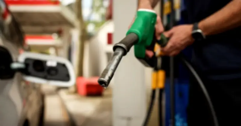 যুক্তরাষ্ট্র-ইরান আলোচনা স্থগিত, তেলের দাম ১২৫ ডলার ছাড়াল