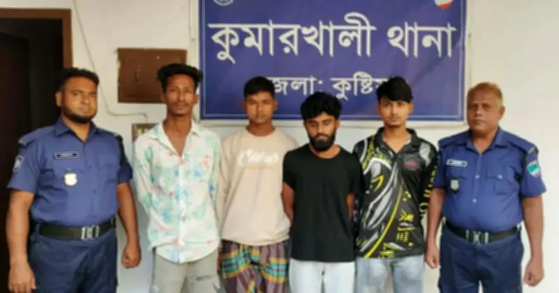 কুষ্টিয়ায় ছাত্রলীগের তিন কর্মী গ্রেপ্তার, পুলিশের দাবি বিস্ফোরক মামলা