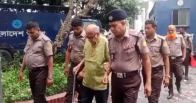 সাবেক মন্ত্রী কামরুল ইসলাম ট্রাইব্যুনালে আসতে অস্বীকৃতি, পরে আনা হল