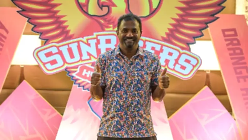 মুরালিধরন বললেন, আইপিএলে বোলারদের মানিয়ে নেওয়া ছাড়া উপায় নেই