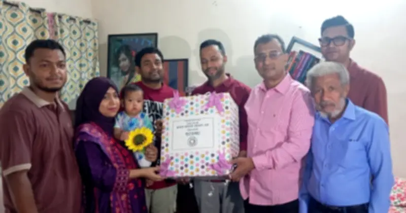 প্রধানমন্ত্রী তারেক রহমানের ফুল পাওয়া শিশুর পরিবারকে উপহার