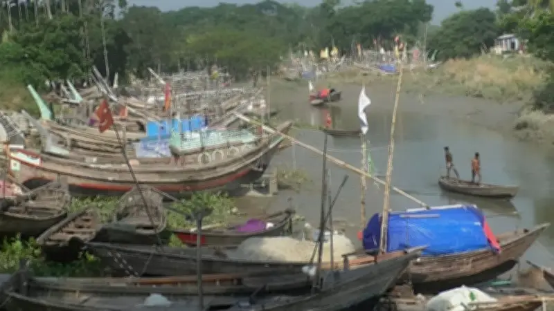 জেলেদের ঘরে অভাব, দাদনের ভয় আর শূন্য জাল