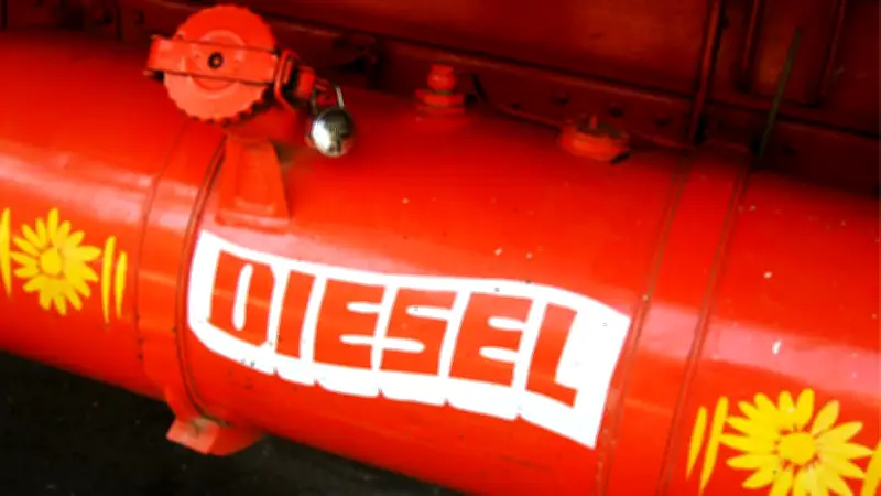 এক লাখ টন ডিজেল কিনছে সরকার, কিশোর গ্যাংয়ের সংঘর্ষে আহত ৩