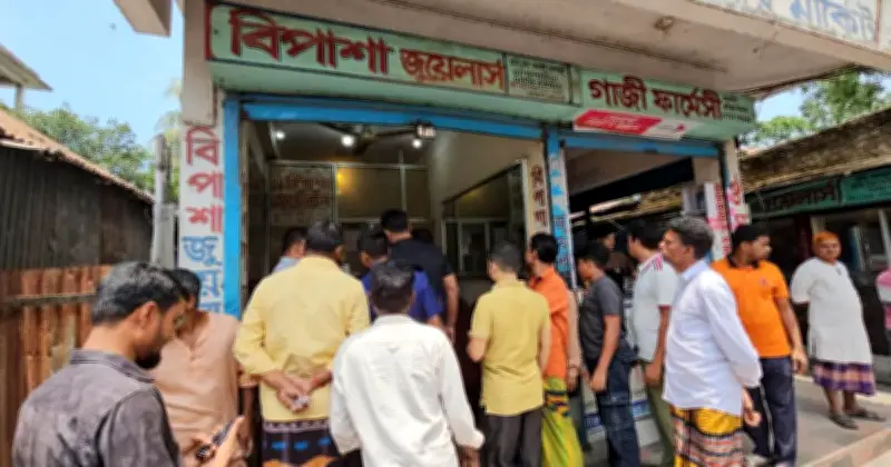 রাজবাড়ীতে জুয়েলারি দোকানে চুরি, ৩ লাখ টাকার স্বর্ণালঙ্কার লুট
