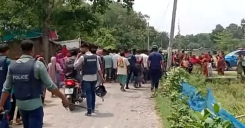 আদালতের নির্দেশে দায়িত্ব পেলেন চেয়ারম্যানরা, বিএনপির বাধায় সংঘর্ষ