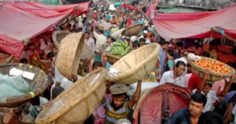 অন্যের বাজার টানলেও নিজের ঘরে নেই খাবারের জোগান