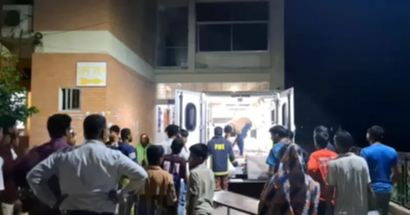 মাদারীপুরে গ্যাস সিলিন্ডার ট্রাক ও পিকআপ সংঘর্ষে একজনের মৃত্যু, আহত আরেকজন