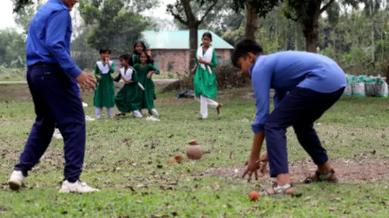 পিট্টু খেলার উচ্ছ্বাসে মেতেছে বিদ্যালয়ের শিক্ষার্থীরা