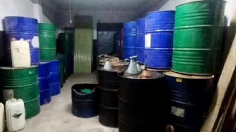 মেহেরপুর সীমান্তে তেল জব্দ, কুয়াকাটায় বিরল কোরাল ধরা, স্বর্ণের দাম নির্ধারণ ও রাজনৈতিক সংকট