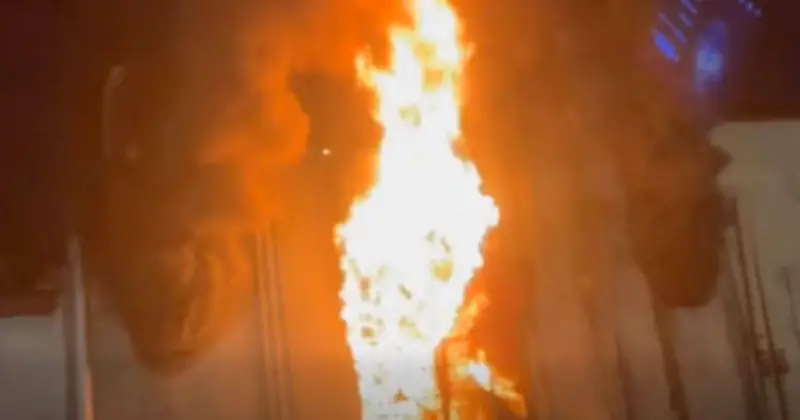 পুরান ঢাকার বংশালে ভবনে অগ্নিকাণ্ড, বৈদ্যুতিক গোলযোগে ৫ লাখ টাকার ক্ষতি