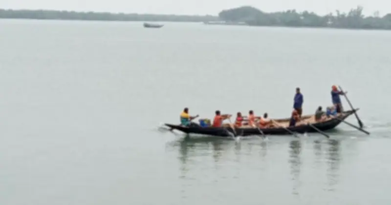 সুন্দরবনে মধু সংগ্রহের মৌসুম শুরু, কিন্তু ডাকাতের ভয়ে মৌয়ালদের অনিশ্চয়তা